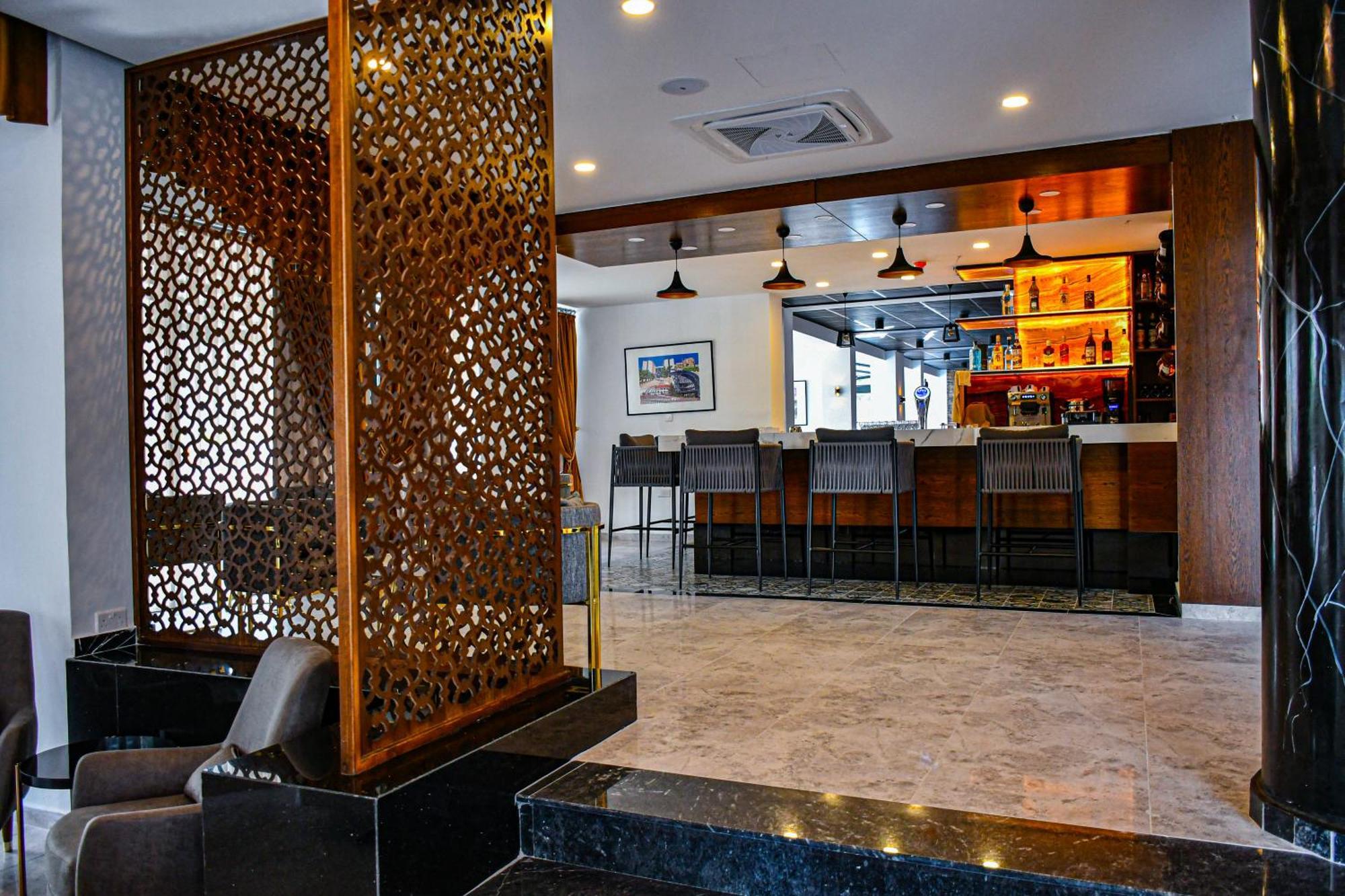 Dorana Hotel Кіренія Екстер'єр фото